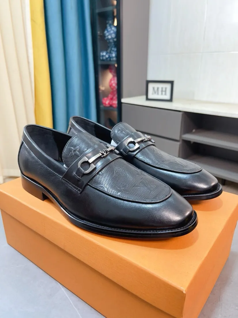 Men's Men's Shoes 💰458🌹🌹Niuli [LV] Louis Vuitton's new open-edge pigskin shoes are the most popular classic. Synchronized with the official website, the upper adopts Italian imported upper embossing➕comfortable cowhide lining, fashionable atmosphere, unique brand and unique craftsmanship. Highlighting the hot style of the new year. Stop hesitating, stop wandering, get it now. Code number: 38--44
